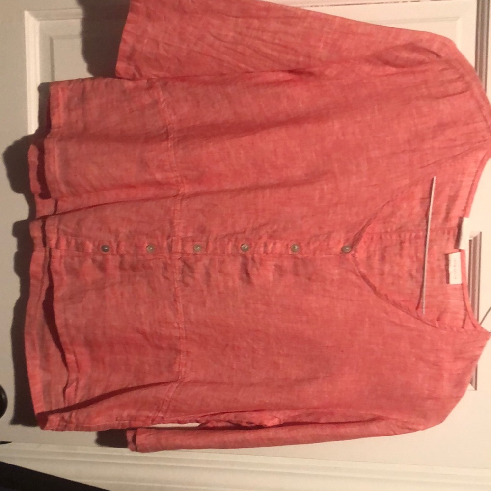 Cute coral color, button down cropped linen shirt. Size medium. NWT.